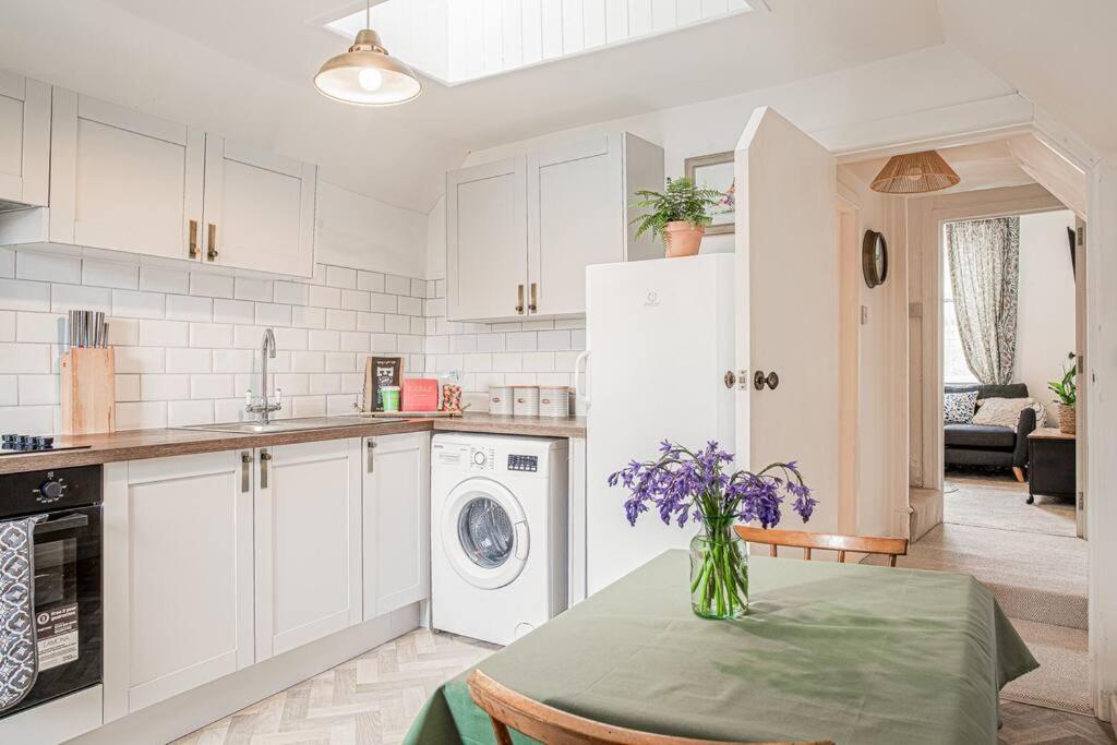 Light And Central Apartment Above Knead Bakery Τέτμπουρι Εξωτερικό φωτογραφία