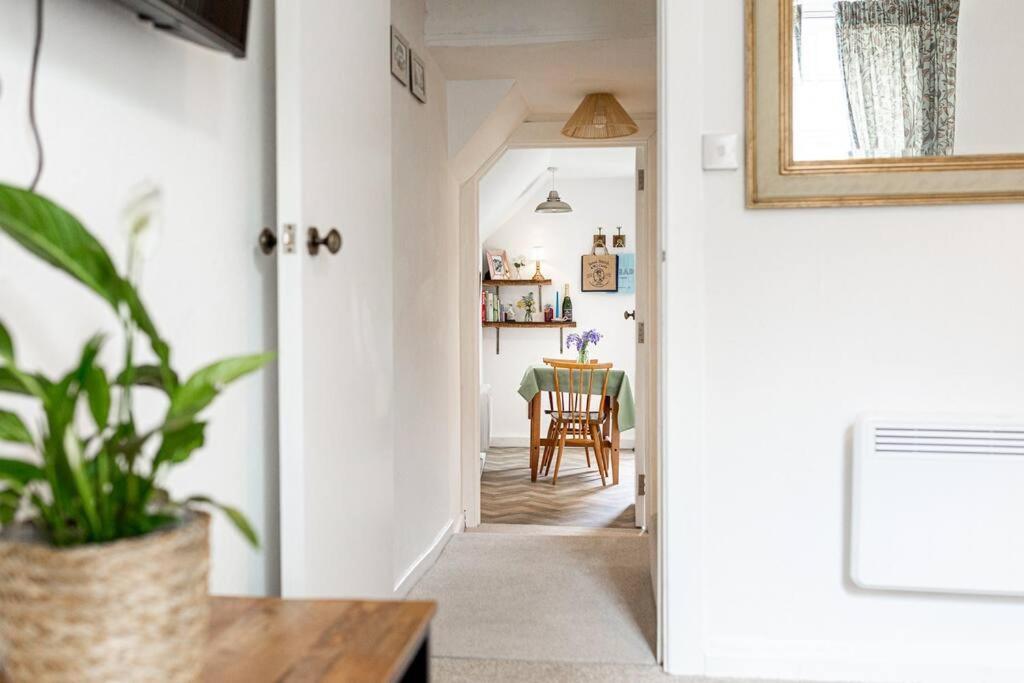 Light And Central Apartment Above Knead Bakery Τέτμπουρι Εξωτερικό φωτογραφία